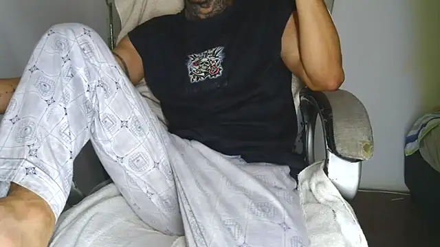 Sneyder Nava online show from November 2025 07:46:02 PM