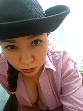 Snapshot of HellaWerlous chatting on December 2025 05:35:01 AM HellaWerlous online show from December 2025 05:35:01 AM