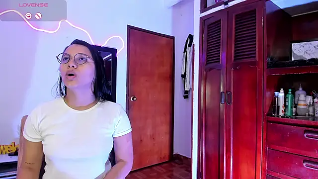 Snapshot of Dilan_and_Mia chatting on September 2025 01:00:01 PM Dilan and Mia online show from September 2025 01:00:01 PM