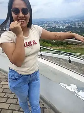 Snapshot of Dilan_and_Mia chatting on October 2025 03:31:01 PM Dilan and Mia online show from October 2025 03:31:01 PM