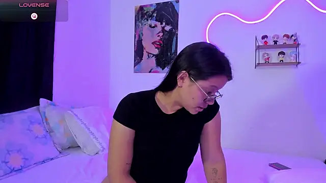 Dilan and Mia online show from November 2025 01:04:02 AM