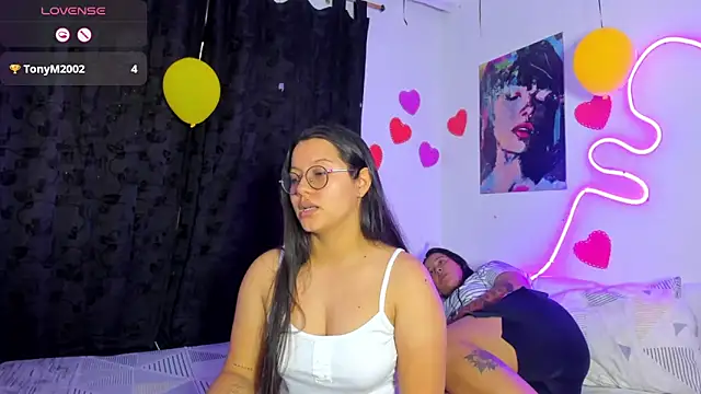 Dilan and Mia online show from March 2026 09:42:02 PM