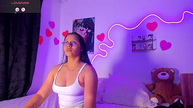 Dilan and Mia online show from April 2026 10:43:02 PM