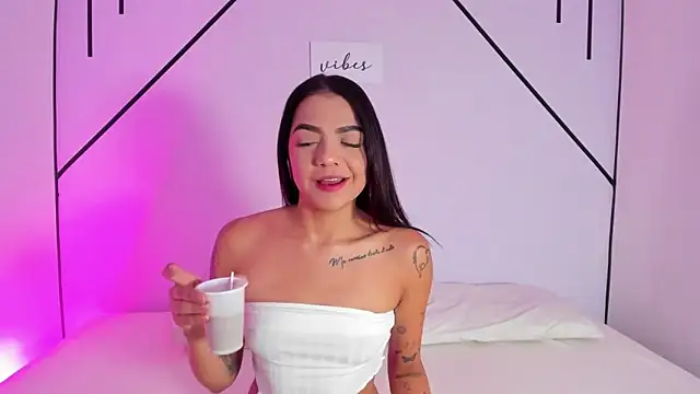 Snapshot of MiahCornell_ chatting on October 2025 07:24:02 PM MiahCornell online show from October 2025 07:24:02 PM