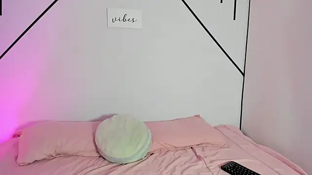 Snapshot of MiahCornell_ chatting on October 2025 07:40:01 PM MiahCornell online show from October 2025 07:40:01 PM