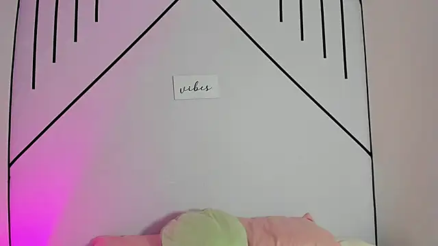 Snapshot of MiahCornell_ chatting on October 2025 07:59:01 PM MiahCornell online show from October 2025 07:59:01 PM