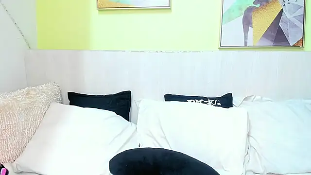 Snapshot of MiahCornell_ chatting on November 2025 12:27:01 PM MiahCornell online show from November 2025 12:27:01 PM