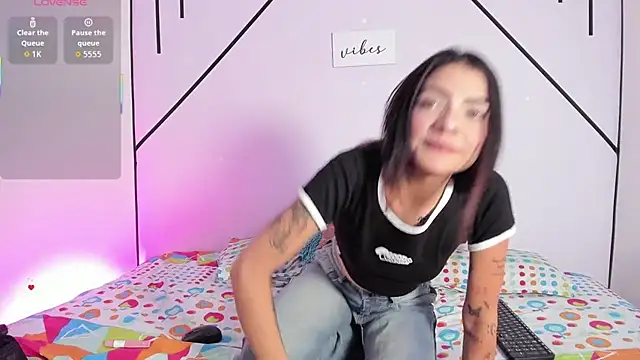 Snapshot of MiahCornell_ chatting on December 2025 08:27:01 PM MiahCornell online show from December 2025 08:27:01 PM