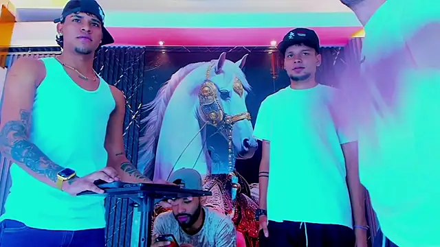 Dominic Max  online show from September 2025 04:44:01 AM