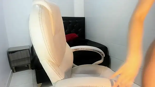 Snapshot of AshleyVanessaRx chatting on December 2025 03:05:01 PM AshleyVanessaRx online show from December 2025 03:05:01 PM