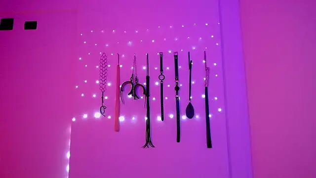 Snapshot of nina_kink chatting on April 2026 08:25:02 PM nina kink online show from April 2026 08:25:02 PM