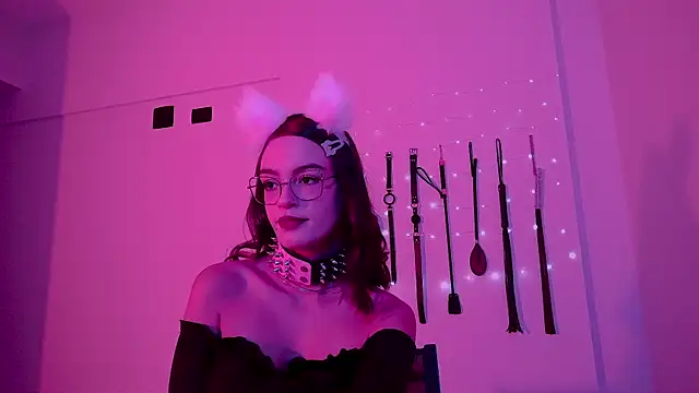 Snapshot of nina_kink chatting on May 2026 09:45:02 PM nina kink online show from May 2026 09:45:02 PM