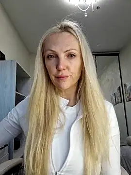 Snapshot of Monna chatting on October 2025 02:02:02 PM Monna online show from October 2025 02:02:02 PM