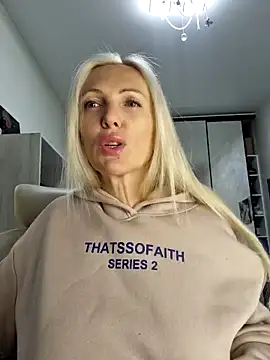 Snapshot of Monna chatting on November 2025 06:21:01 PM Monna online show from November 2025 06:21:01 PM