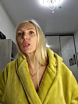 Snapshot of Monna chatting on November 2025 02:39:02 PM Monna online show from November 2025 02:39:02 PM