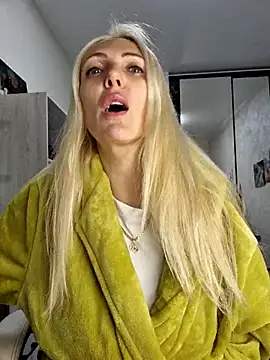 Snapshot of Monna chatting on November 2025 03:01:01 PM Monna online show from November 2025 03:01:01 PM