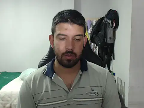 Axel11113 online show from November 2025 02:44:01 AM