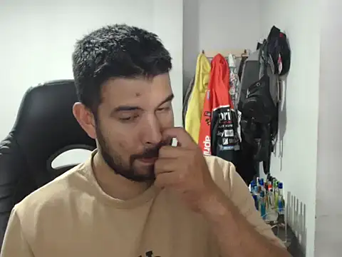 Axel11113 online show from November 2025 01:49:02 AM