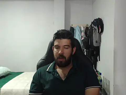 Axel11113 online show from December 2025 02:18:01 AM