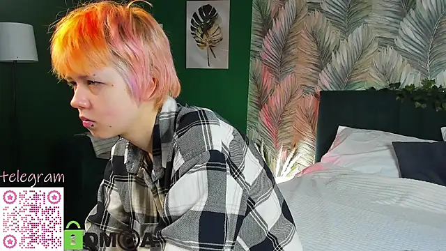 Snapshot of CarolineRichter chatting on December 2025 01:12:02 AM CarolineRichter online show from December 2025 01:12:02 AM