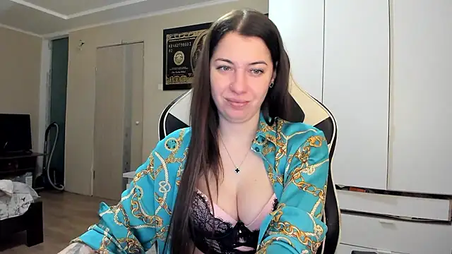 EmiLovsi online show from January 2026 04:22:02 PM