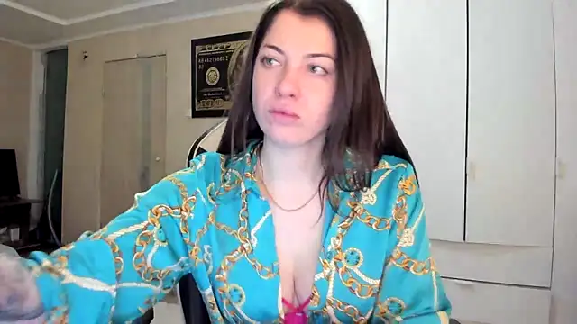 EmiLovsi online show from February 2026 09:33:01 PM