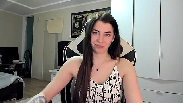 Snapshot of EmiLovsi chatting on March 2026 07:21:02 PM EmiLovsi online show from March 2026 07:21:02 PM