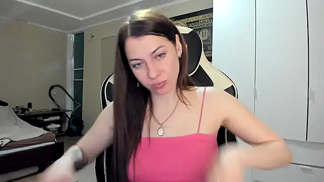 Snapshot of EmiLovsi chatting on May 2026 07:55:02 PM EmiLovsi online show from May 2026 07:55:02 PM