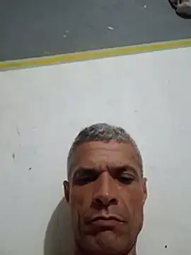 Snapshot of BrenoAvelar chatting on April 2026 03:41:01 AM BrenoAvelar online show from April 2026 03:41:01 AM