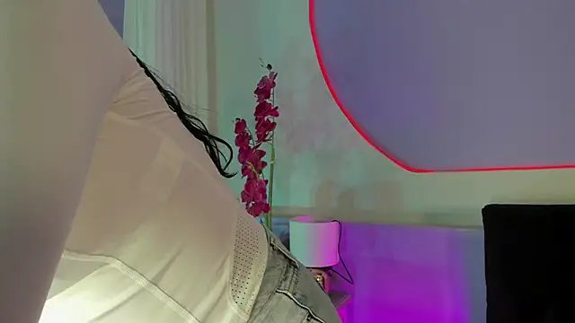 Snapshot of _HAANNAH_ chatting on November 2025 07:48:02 PM HAANNAH online show from November 2025 07:48:02 PM