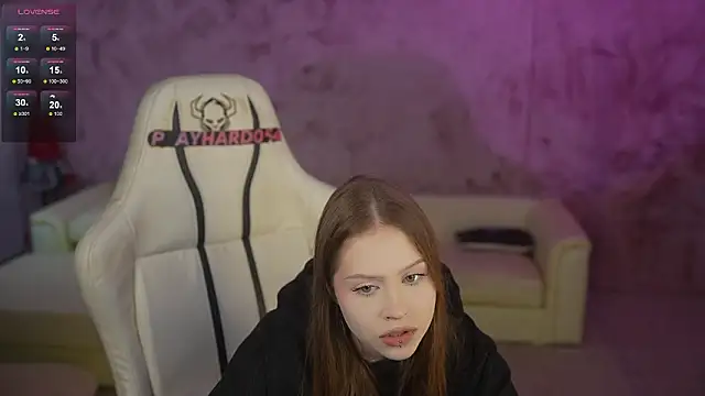 Snapshot of Esmie_Smile chatting on April 2026 01:39:01 AM Esmie Smile online show from April 2026 01:39:01 AM