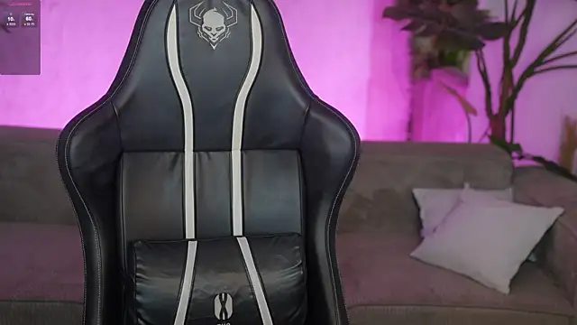 Snapshot of Esmie_Smile chatting on April 2026 01:48:01 AM Esmie Smile online show from April 2026 01:48:01 AM