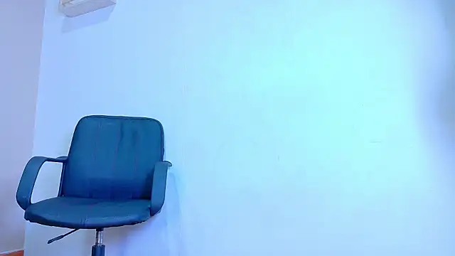 Snapshot of RiriiBrunette__ chatting on March 2026 08:49:01 PM RiriiBrunette online show from March 2026 08:49:01 PM