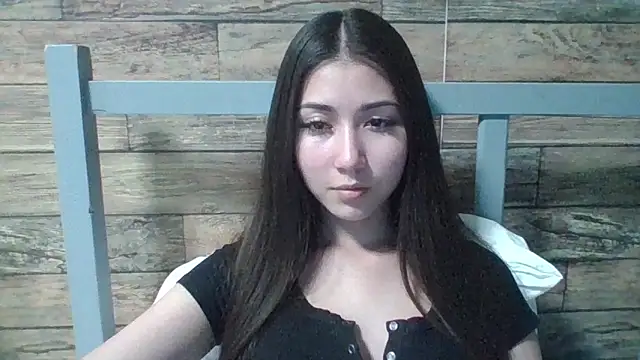 Snapshot of Virginia_Hicks chatting on October 2025 06:05:02 PM Virginia Hicks online show from October 2025 06:05:02 PM