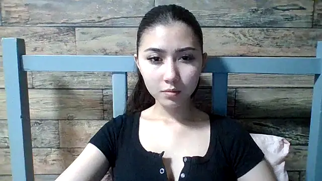 Snapshot of Virginia_Hicks chatting on November 2025 05:47:02 PM Virginia Hicks online show from November 2025 05:47:02 PM