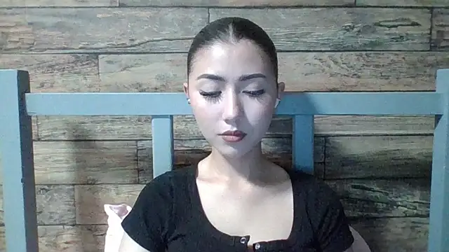 Snapshot of Virginia_Hicks chatting on November 2025 08:46:02 PM Virginia Hicks online show from November 2025 08:46:02 PM