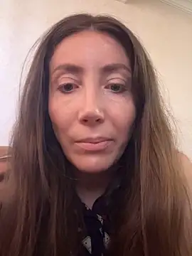 HellaryTourent online show from September 2025 01:11:02 PM