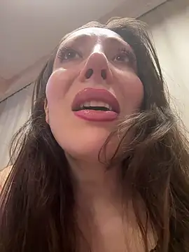 Snapshot of HellaryTourent chatting on February 2026 06:50:01 PM HellaryTourent online show from February 2026 06:50:01 PM