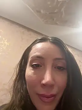 Snapshot of HellaryTourent chatting on February 2026 03:17:02 PM HellaryTourent online show from February 2026 03:17:02 PM