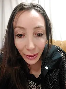 Snapshot of HellaryTourent chatting on February 2026 05:10:01 PM HellaryTourent online show from February 2026 05:10:01 PM