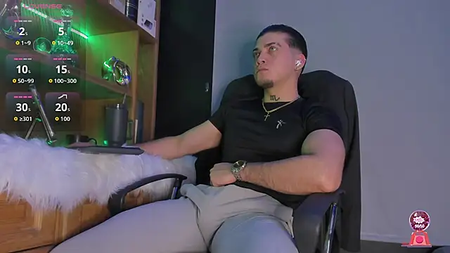 Snapshot of Gael_williams1 chatting on November 2025 08:21:02 PM Gael williams1 online show from November 2025 08:21:02 PM