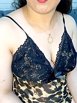 Snapshot of Queen-15 chatting on November 2025 06:12:02 AM Queen-15 online show from November 2025 06:12:02 AM