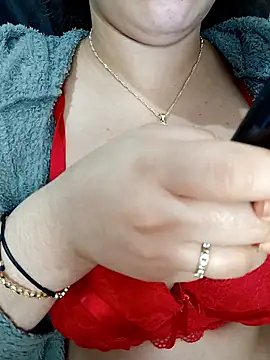 Snapshot of Queen-15 chatting on December 2025 10:25:02 PM Queen-15 online show from December 2025 10:25:02 PM