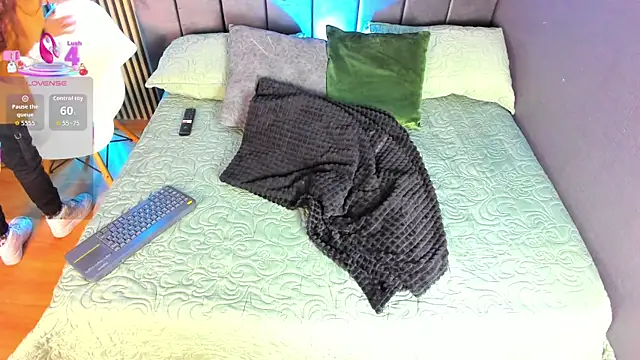 Gina 77 online show from December 2025 07:43:01 PM