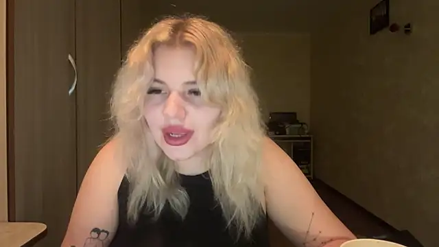 sunshinyflash online show from December 2025 05:42:02 PM