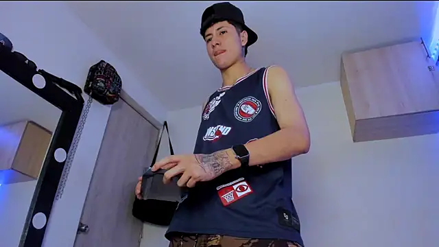 Mateo Escobar online show from September 2025 04:51:02 PM