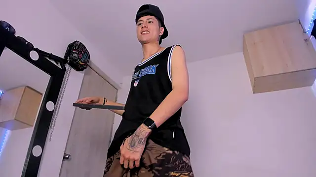 Mateo Escobar online show from September 2025 04:08:02 PM