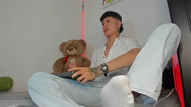 Mateo Escobar online show from November 2025 10:30:01 PM