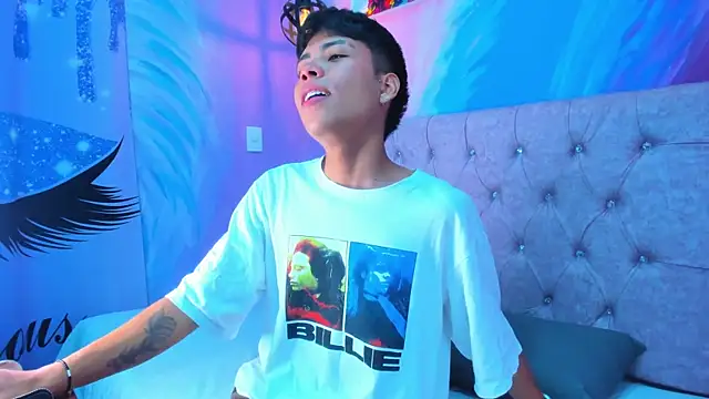 MaxiWildd online show from April 2026 01:28:01 PM