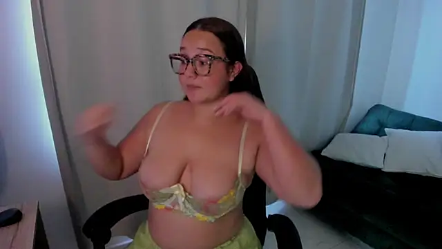 Snapshot of Kyleighc chatting on April 2026 10:18:01 PM Kyleighc online show from April 2026 10:18:01 PM